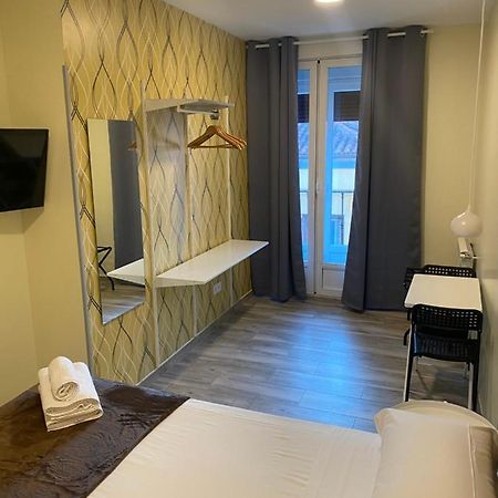 Hostal Alaska Madrid Exteriör bild