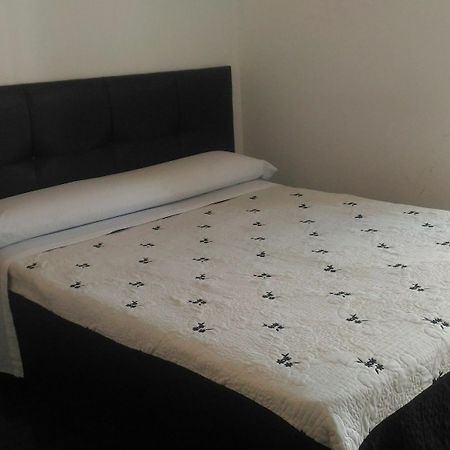 Hostal Alaska Madrid Exteriör bild
