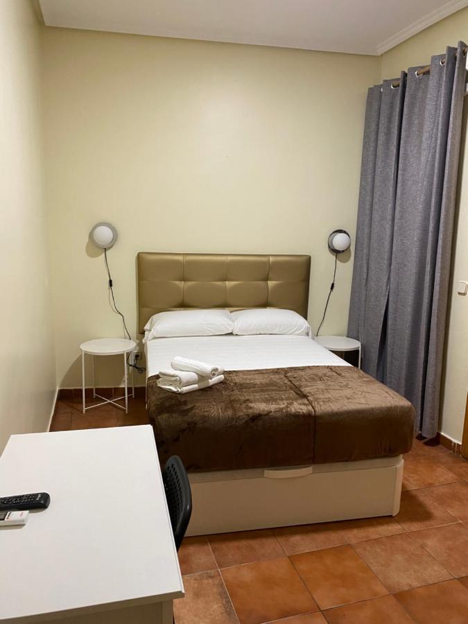 Hostal Alaska Madrid Exteriör bild