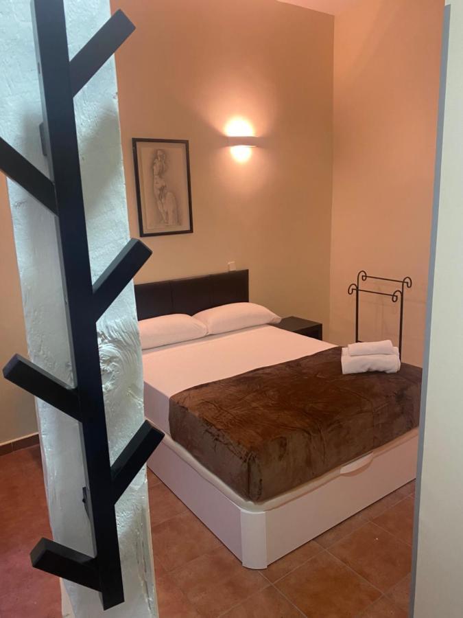 Hostal Alaska Madrid Exteriör bild