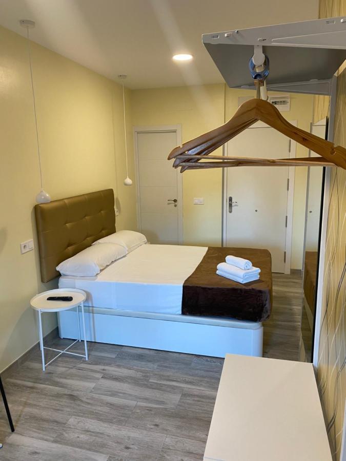 Hostal Alaska Madrid Exteriör bild