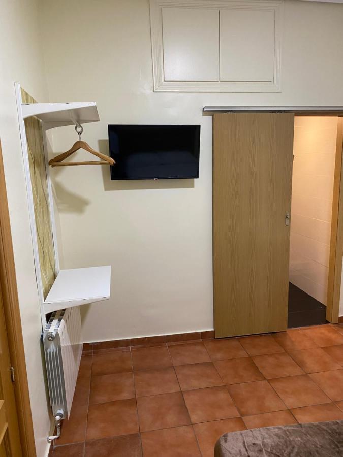 Hostal Alaska Madrid Exteriör bild