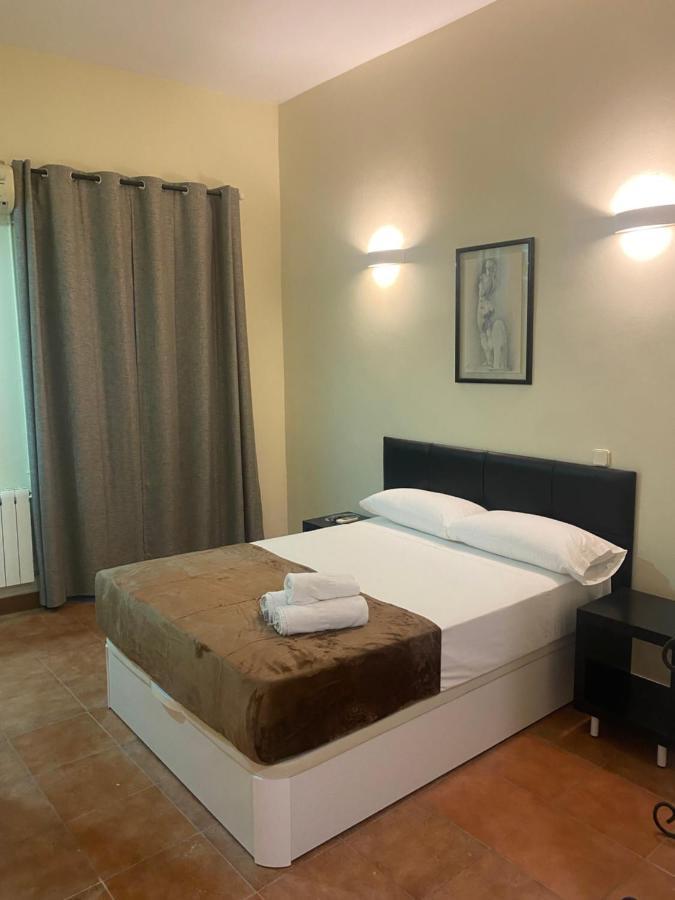 Hostal Alaska Madrid Exteriör bild