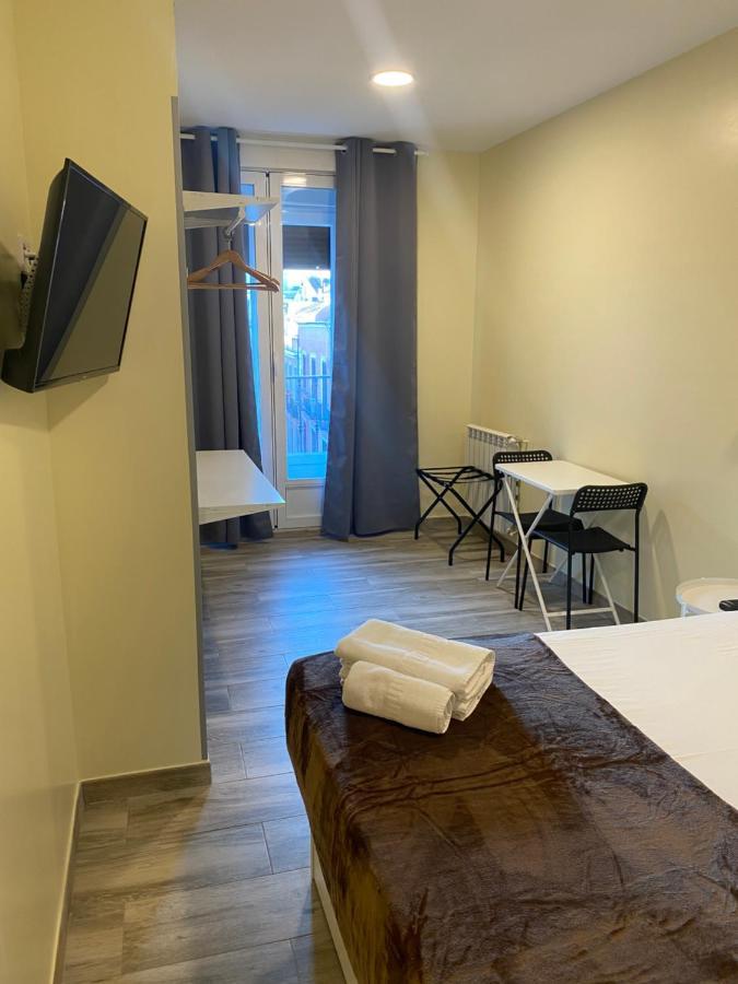 Hostal Alaska Madrid Exteriör bild
