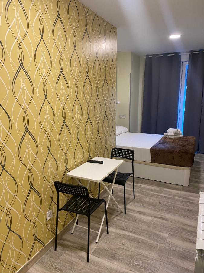 Hostal Alaska Madrid Exteriör bild