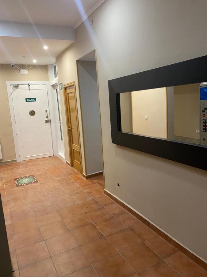 Hostal Alaska Madrid Exteriör bild