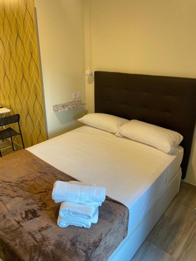 Hostal Alaska Madrid Exteriör bild