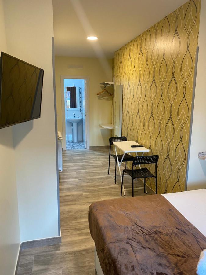 Hostal Alaska Madrid Exteriör bild