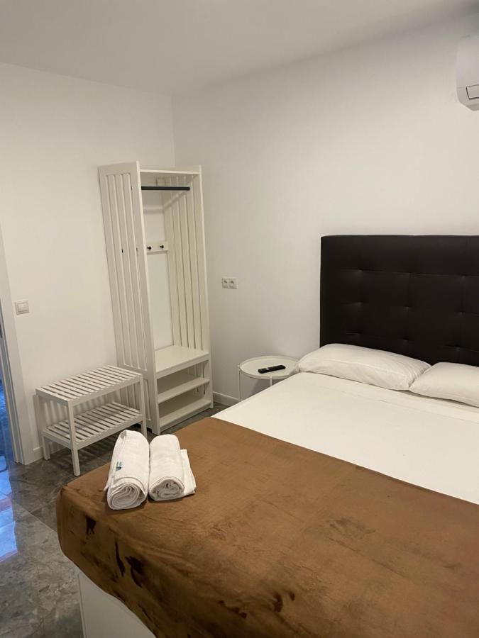 Hostal Alaska Madrid Exteriör bild