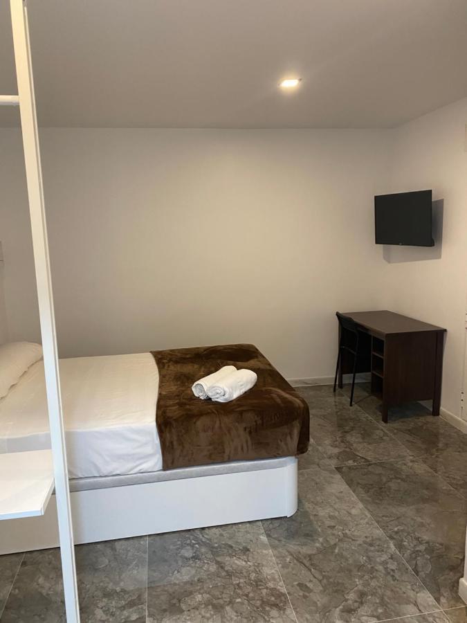 Hostal Alaska Madrid Exteriör bild