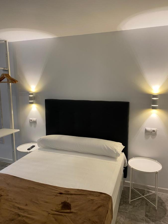Hostal Alaska Madrid Exteriör bild