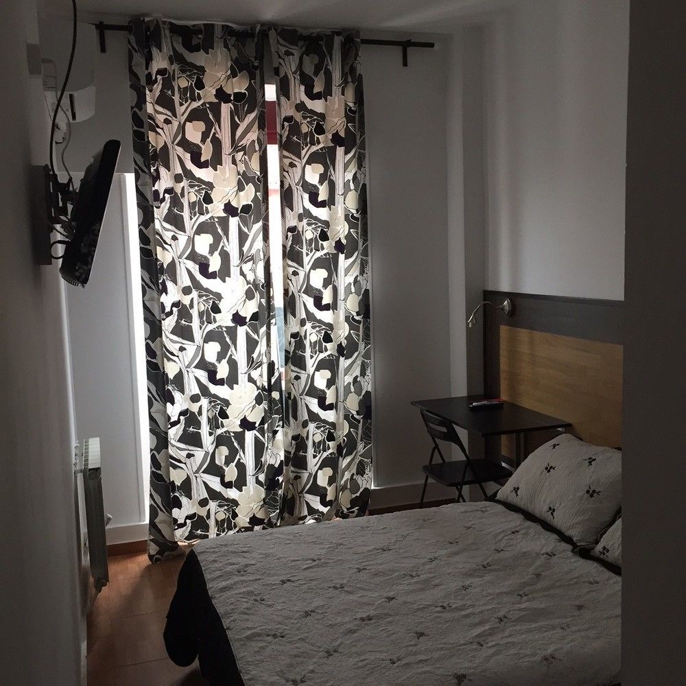 Hostal Alaska Madrid Exteriör bild