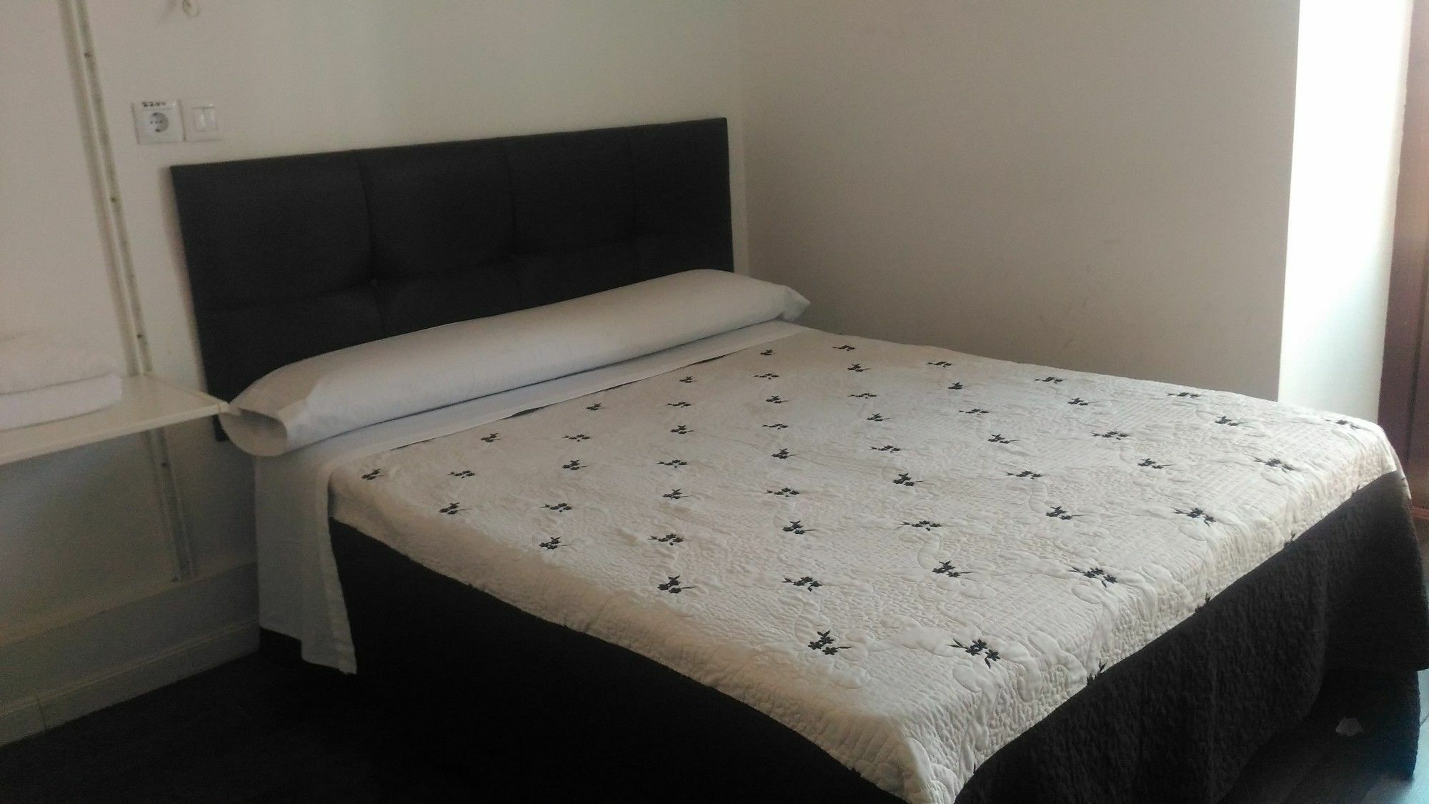 Hostal Alaska Madrid Exteriör bild