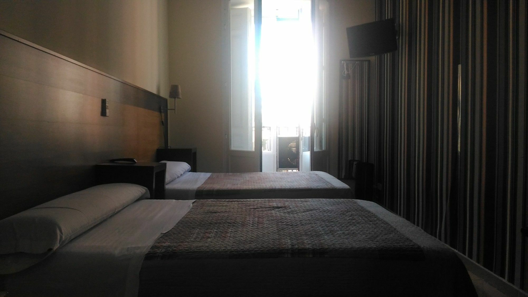 Hostal Alaska Madrid Exteriör bild
