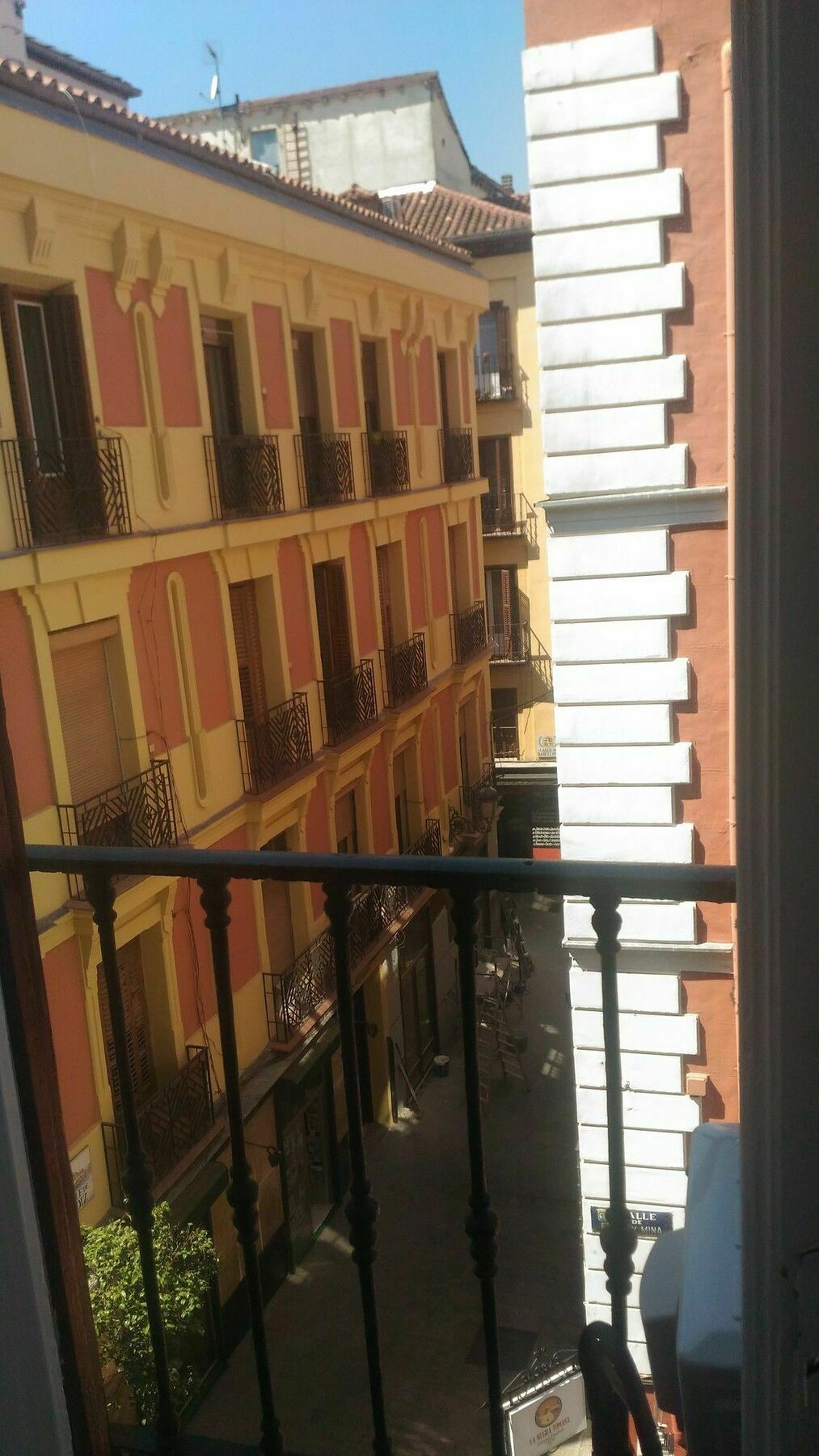 Hostal Alaska Madrid Exteriör bild