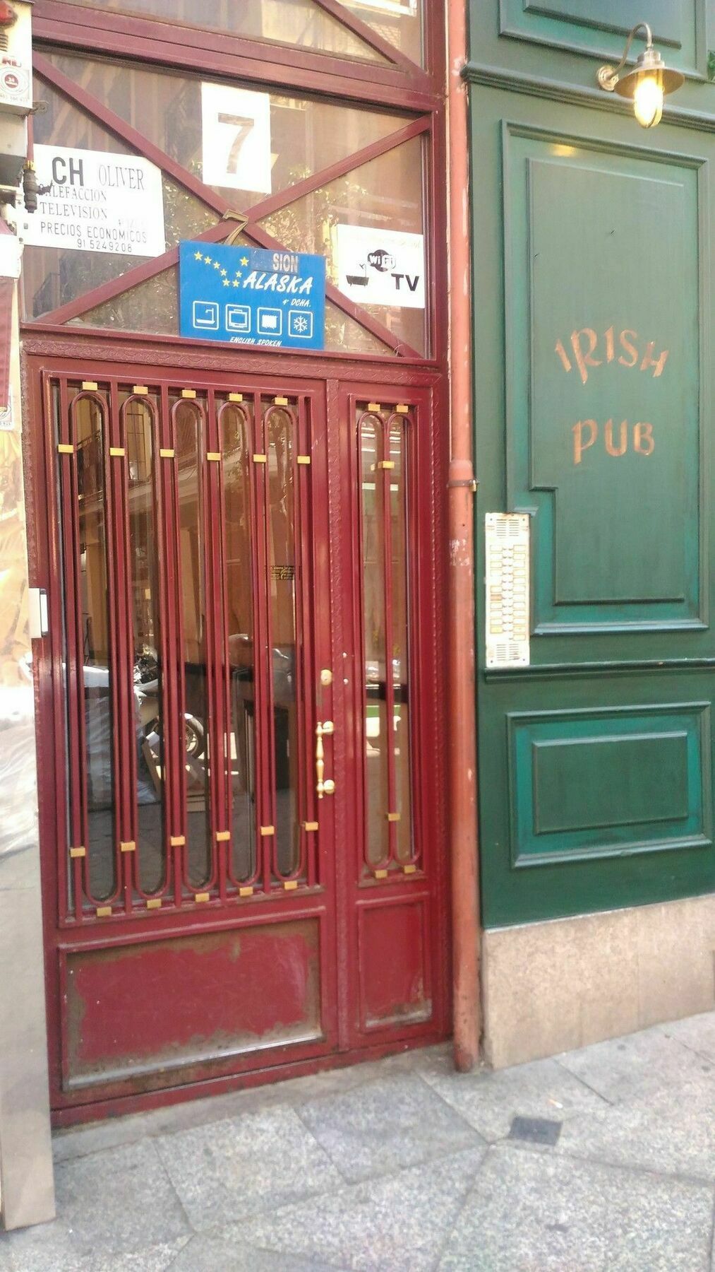 Hostal Alaska Madrid Exteriör bild