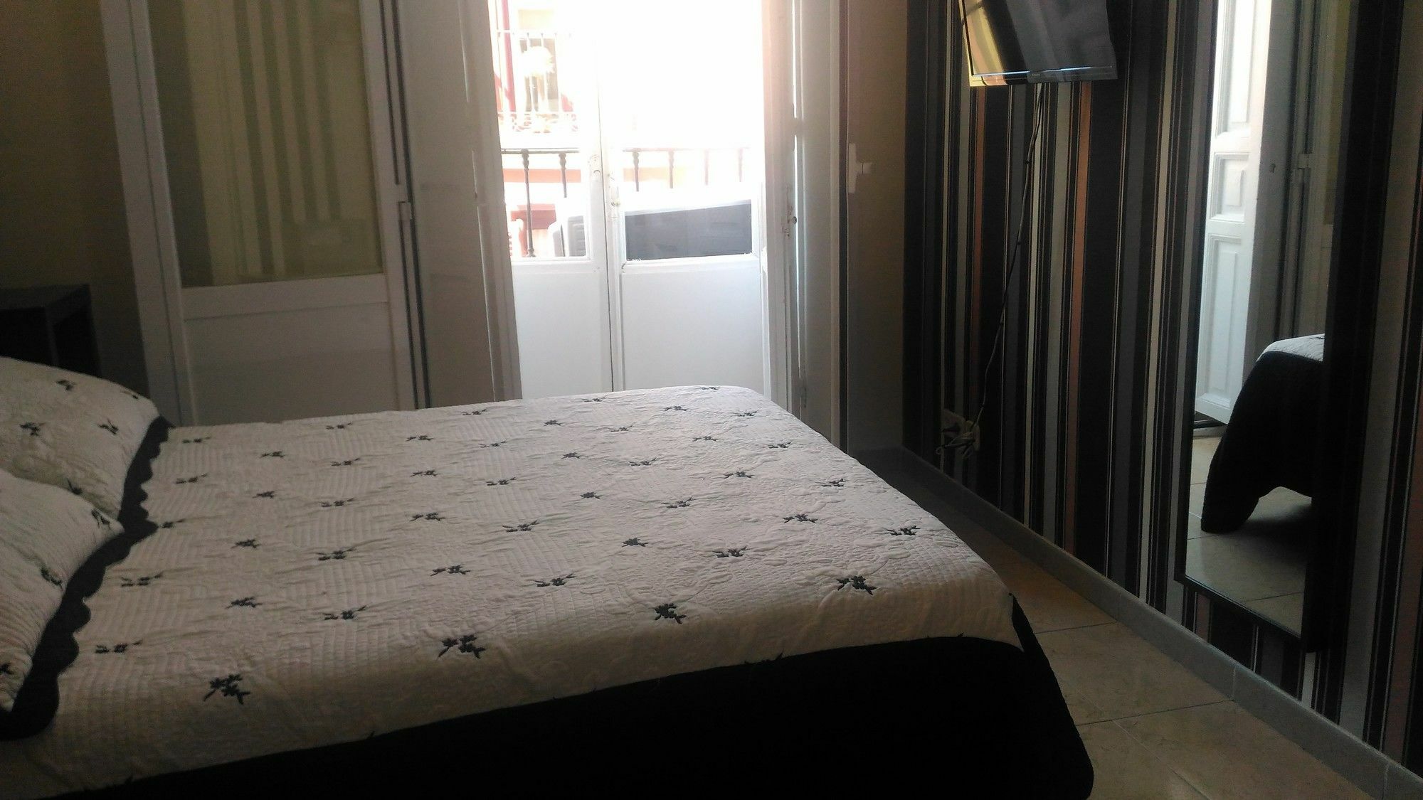 Hostal Alaska Madrid Exteriör bild