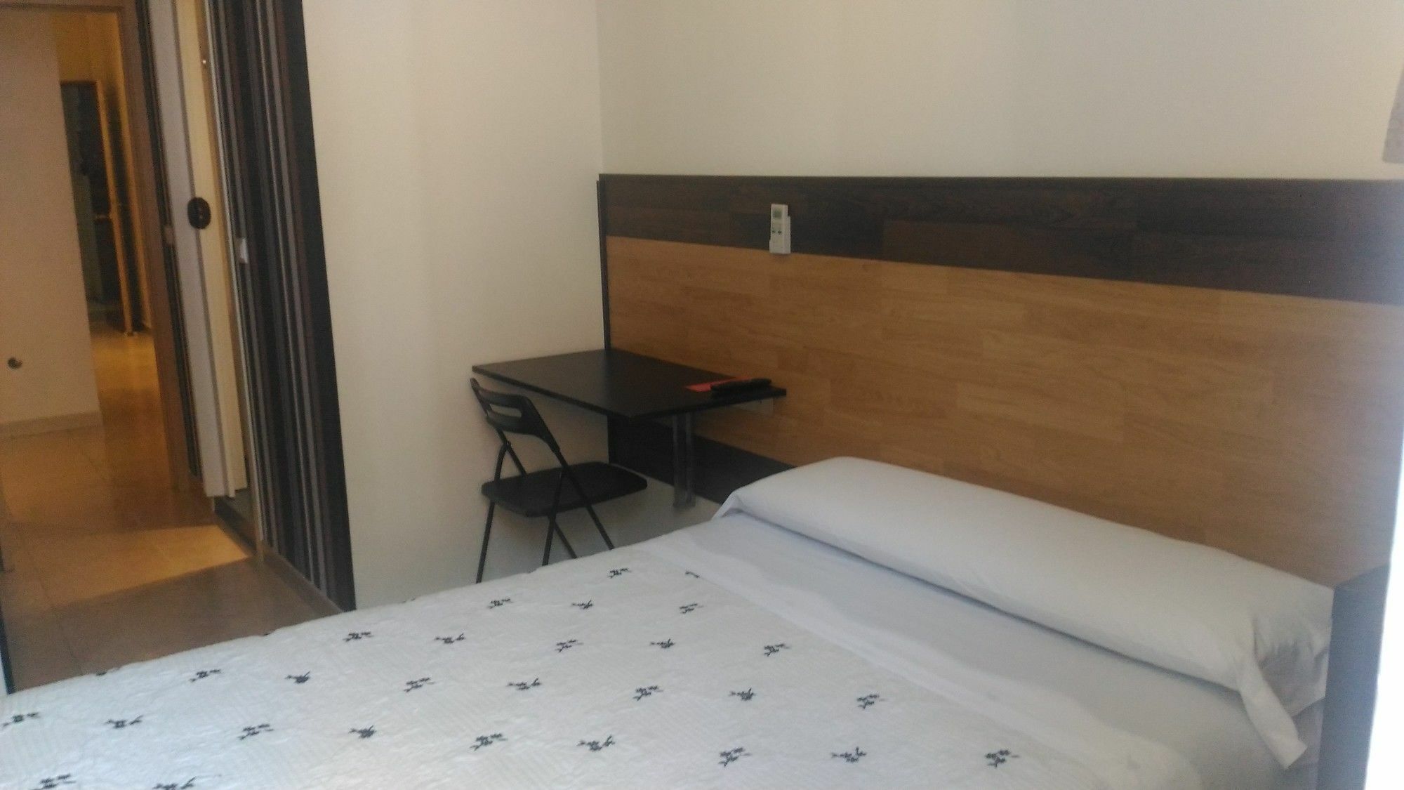 Hostal Alaska Madrid Exteriör bild