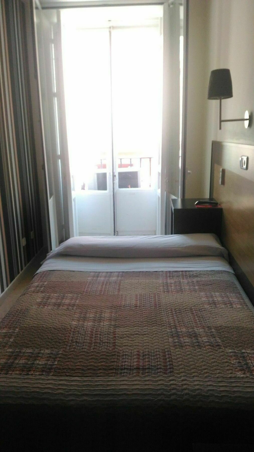 Hostal Alaska Madrid Exteriör bild