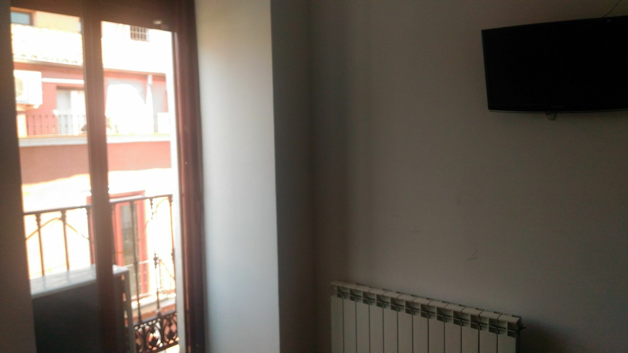 Hostal Alaska Madrid Exteriör bild