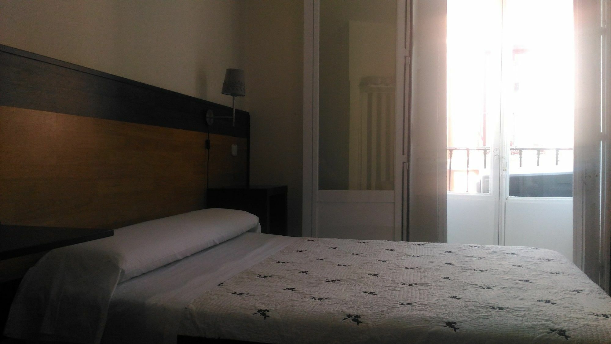 Hostal Alaska Madrid Exteriör bild