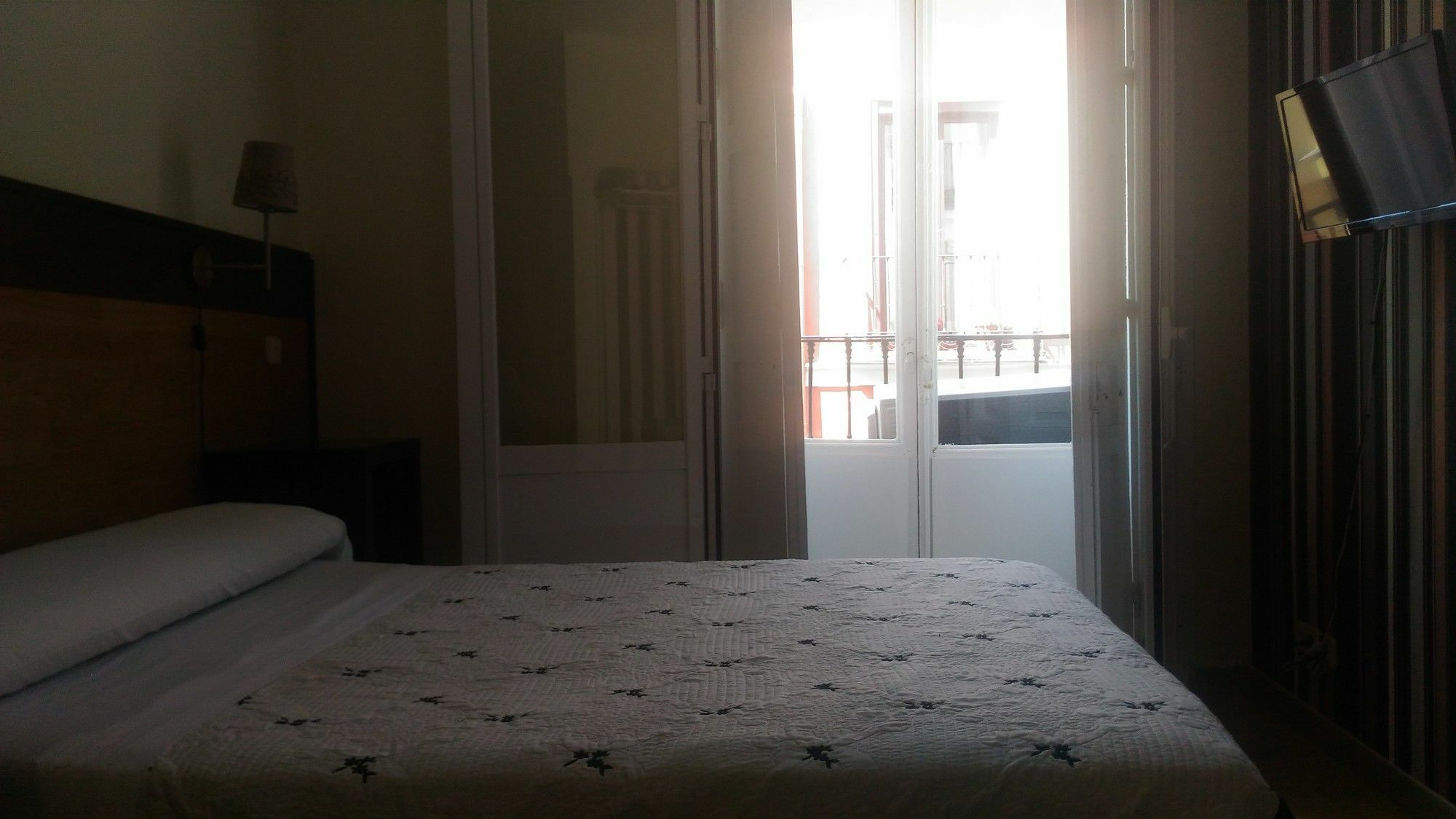 Hostal Alaska Madrid Exteriör bild