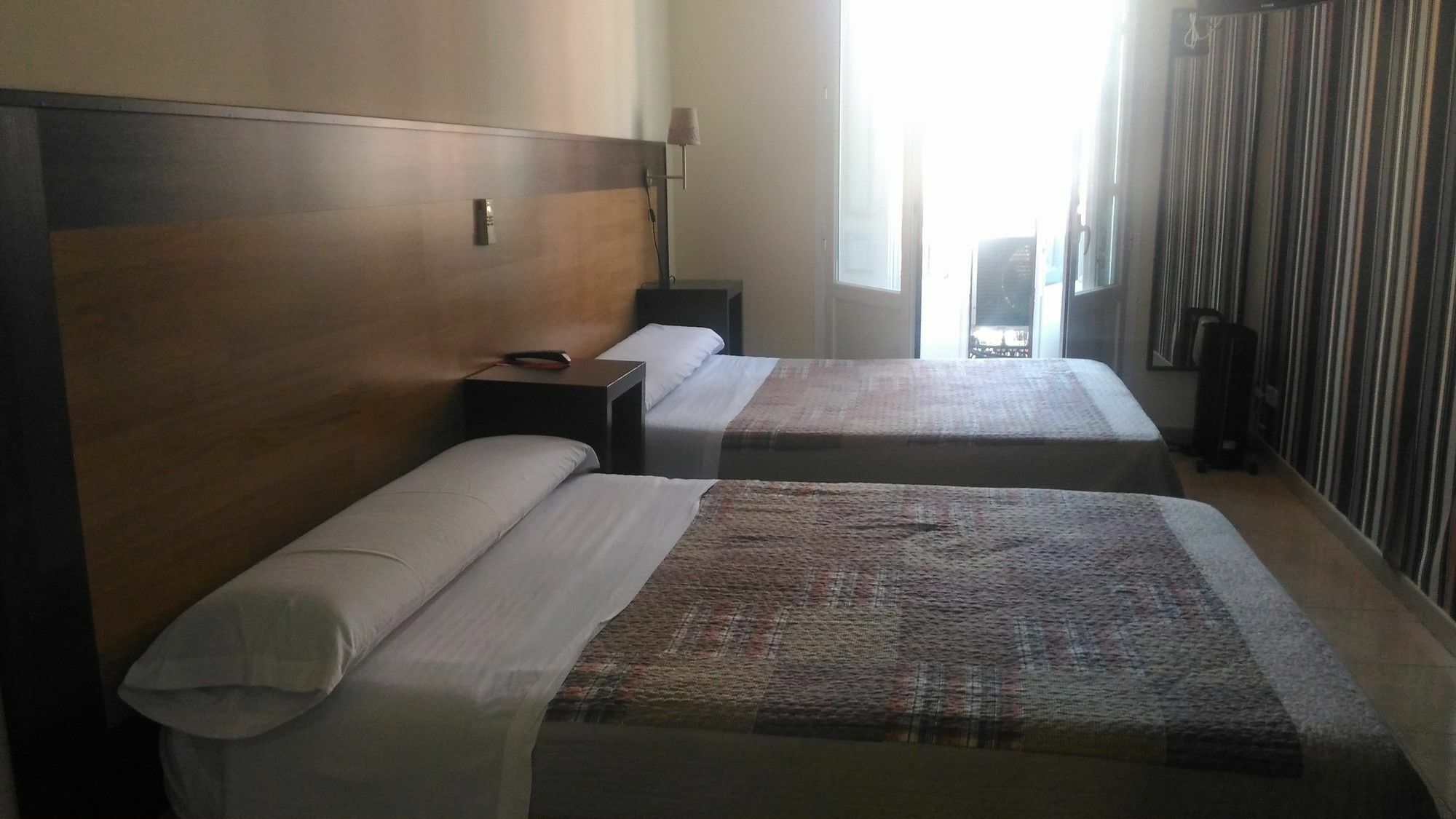 Hostal Alaska Madrid Exteriör bild