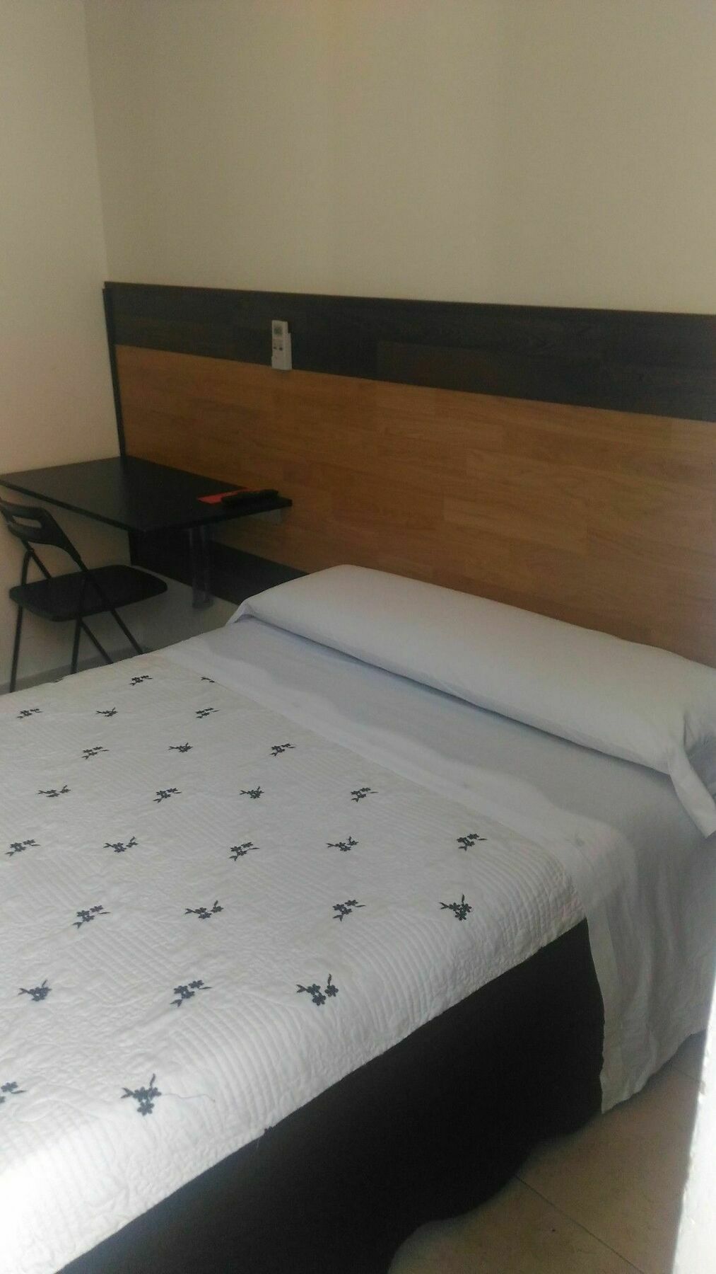 Hostal Alaska Madrid Exteriör bild